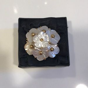 🍀 Kate Spade Mother of Pearl Flower Cocktail Ring